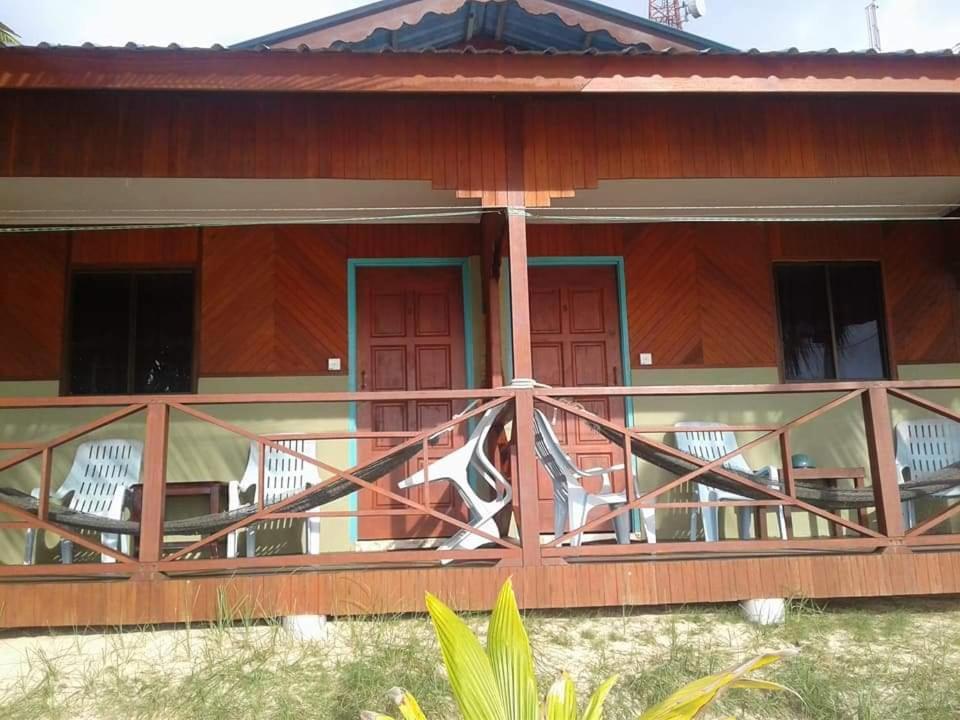 Ella'S Place Salang Tioman Kampong Ayer Batang Exterior foto